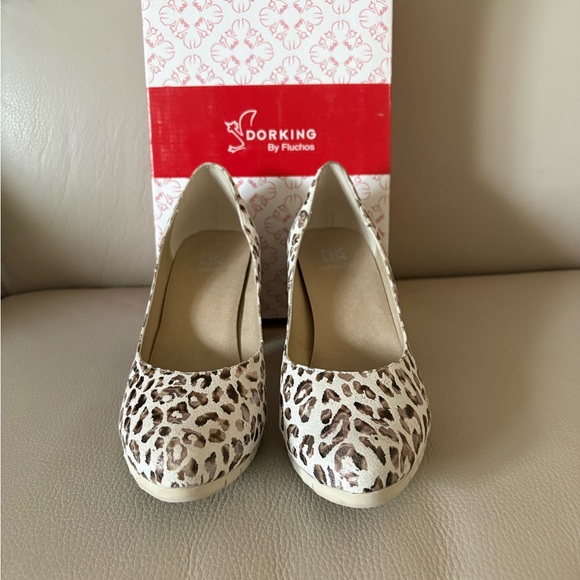 Dorking By Fluchos Women's Leopard Print Block Heel Pumps - White/Tan - Picture 3 of 4